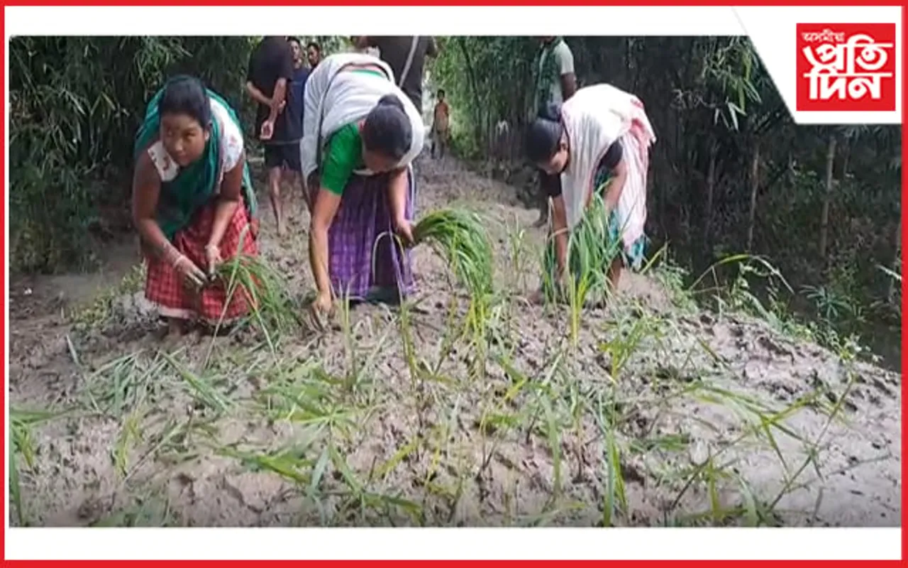 গহপুৰত পথৰ ওপৰতে ভূই ৰুই প্ৰতিবাদ ৰাইজৰ...