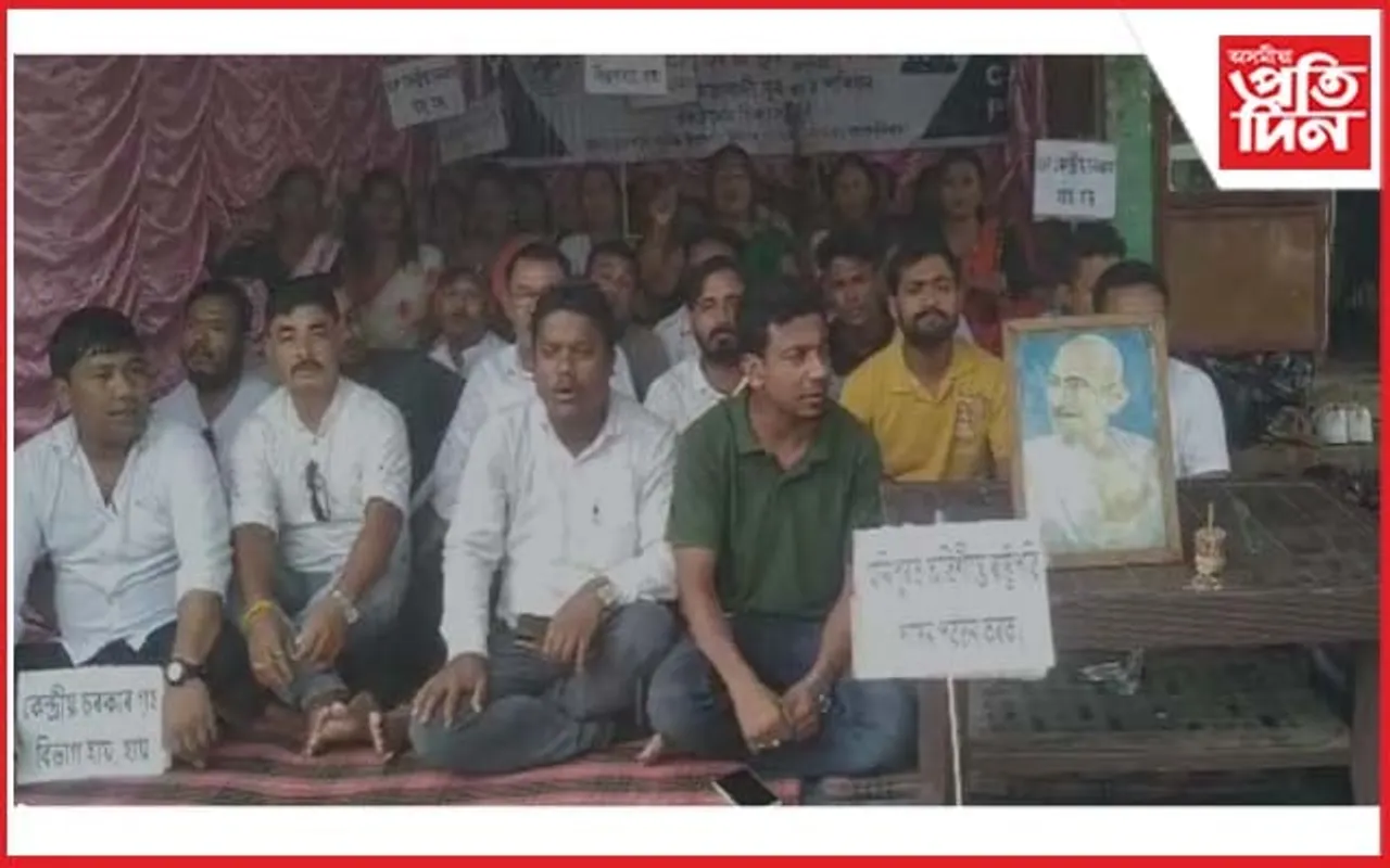 মণিপুৰৰ মুখ্যমন্ত্ৰী এন বিৰেণ সিঙৰ চৰকাৰ ভংগৰ দাবীৰে চৰাইদেউত প্ৰতিবাদ...