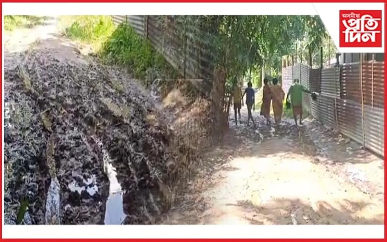 এখন গাঁৱৰ পথৰ দুৰৱস্থাই জ্বলা-কলা খুৱাইছে স্থানীয় ৰাইজক...