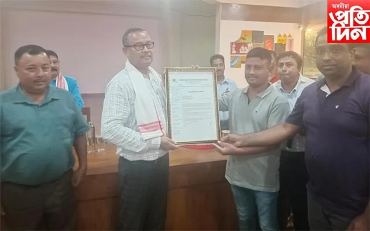  কাজিৰঙা পৰ্যটনৰ উত্তৰণৰ টিপচ দিলে ডি এফ অ’ ৰমেশ কুমাৰ গগৈয়ে