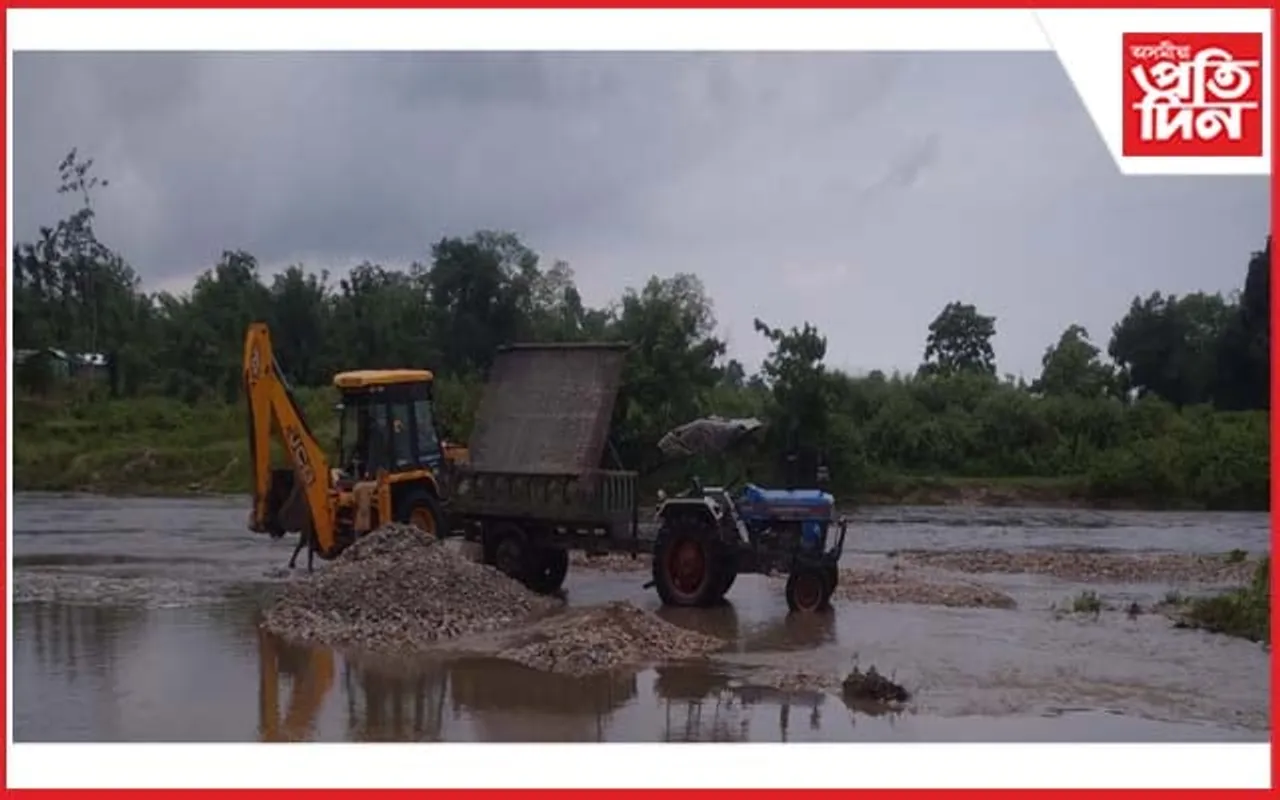 বালিচোৰৰ সন্ত্ৰাস! আক্ৰমণত ধৰাশায়ী স্বামীসহ মহিলা কৰ্মচাৰী...