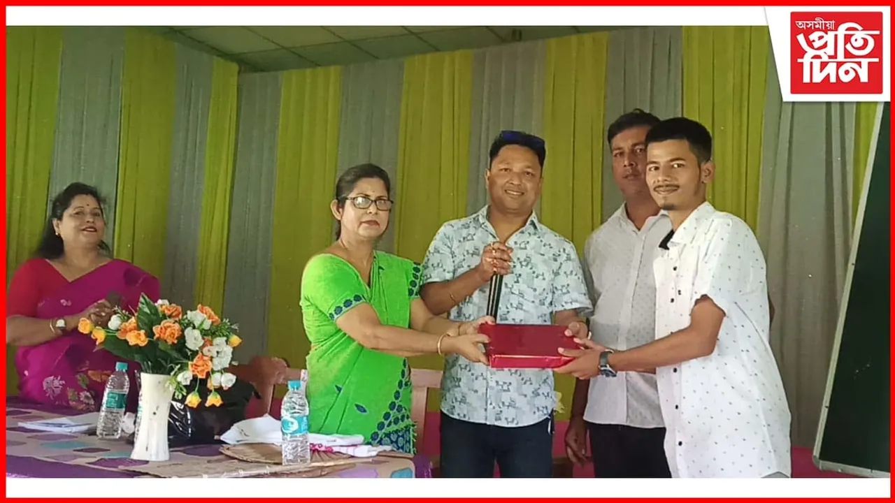 জখলাবন্ধা উ: মা: বিদ্যালয়ত কৃতী ছাত্ৰ-ছাত্ৰীৰ অভিনন্দন অনুষ্ঠান 