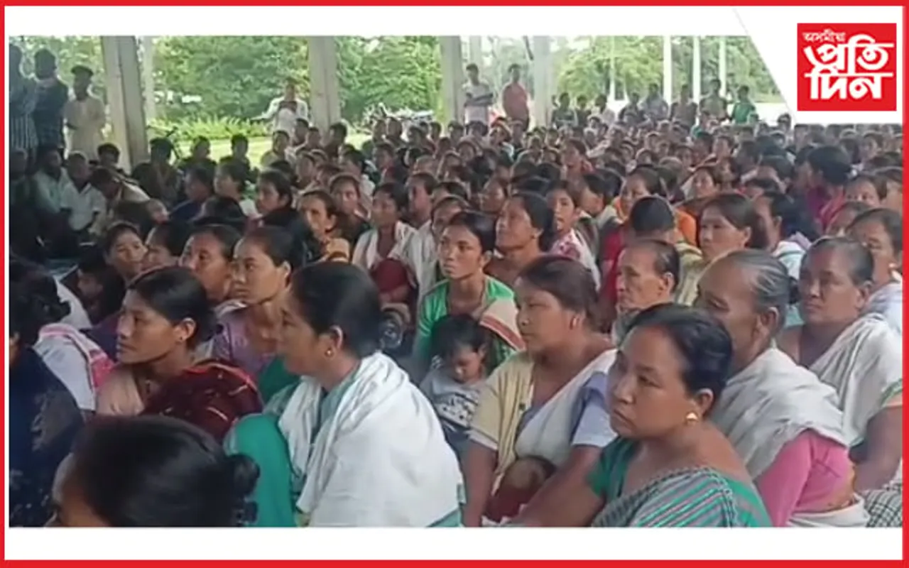 নিষিদ্ধ মন্ত্ৰী অতুল বৰা; বৃহৎ গণ সমাৱেশেৰে কেতবোৰ দাবীৰে গণ স্বাক্ষৰ...