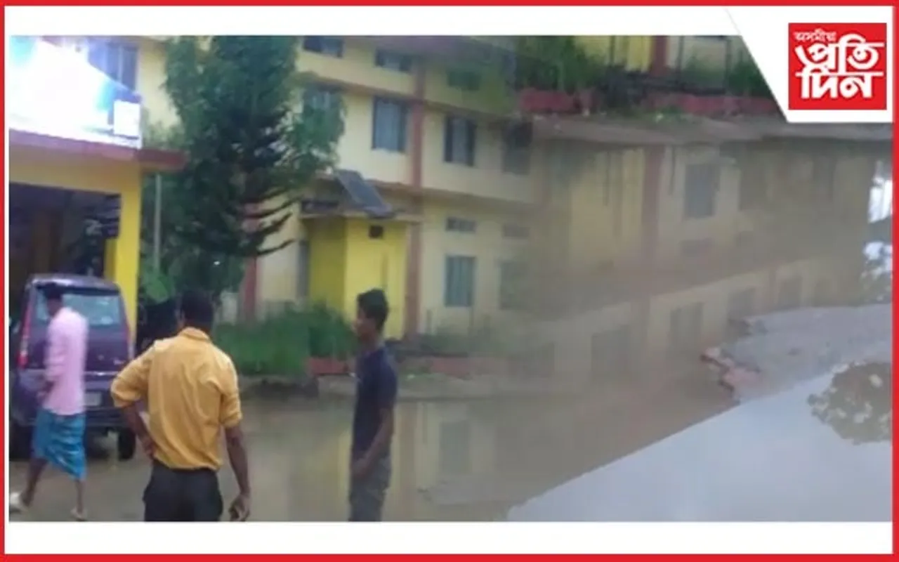 এজাক বৰষুণতেই ডুব গ'ল কচুৱা আদৰ্শ চিকিৎসালয়ৰ চৌহদ...