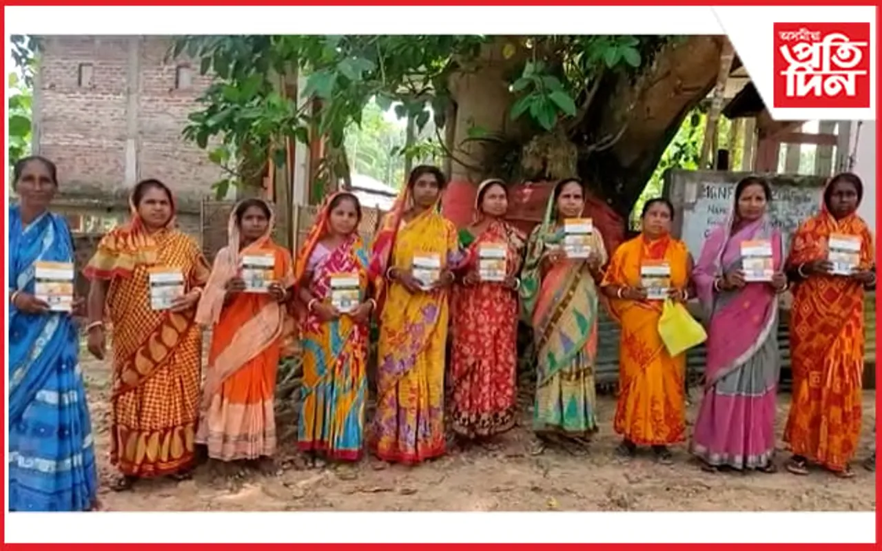 সমবায় সমিতিৰ এজেন্টৰ বিৰুদ্ধে দুৰ্নীতিৰ অভিযোগ: হাতে হাতে ৰেচন কাৰ্ডলৈ প্ৰতিবাদ মহিলাৰ...