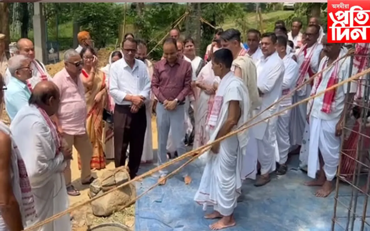 ঐতিহ্যমণ্ডিত শ্ৰী শ্ৰী থুকুবিল সত্ৰৰ মূল তোৰণৰ আধাৰ শিলা স্থাপন 