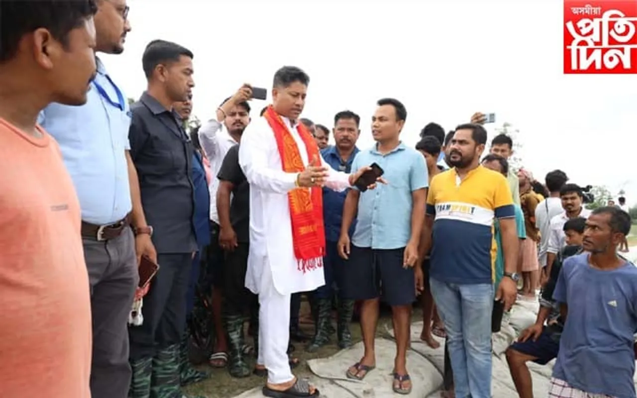 বাক্সা-নলবাৰীত পাগলাদিয়াৰ মথাউৰি পৰিদৰ্শন জলসম্পদ মন্ত্ৰীৰ...