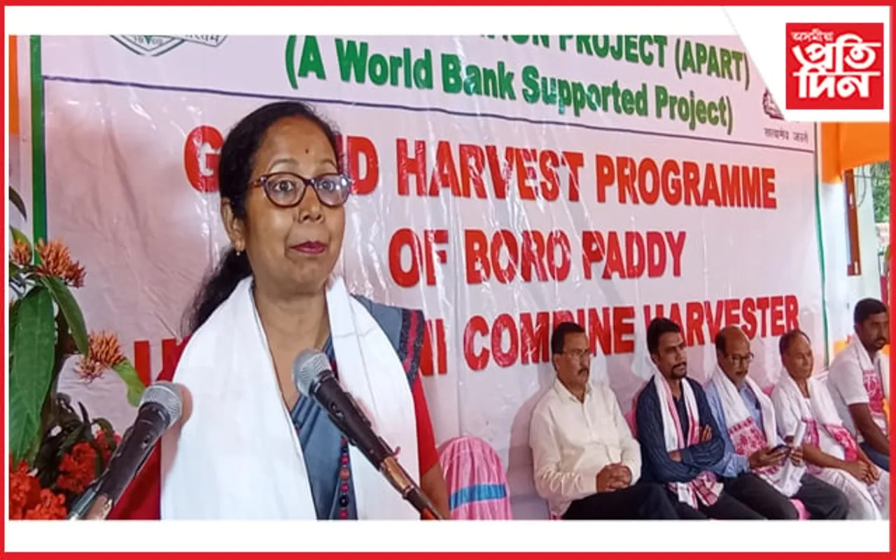 অসম কৃষি বাণিজ্য আৰু গ্ৰাম্য ৰূপান্তৰণ প্ৰকল্পৰ উদ্যোগত 'মিনি কম্বাইন হাৰ্ভেষ্টাৰ' বৰোধানৰ চপোৱা কাৰ্যসূচী...