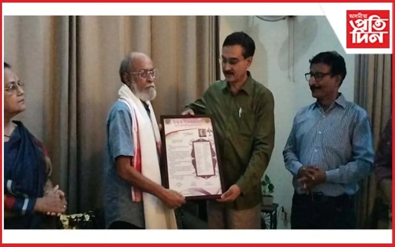 বিশিষ্ট চিত্ৰশিল্পী ননী বৰপূজাৰীক 'উত্তৰ পুৰুষৰ মঞ্চ'ৰ বিশেষ সম্বৰ্ধনা জ্ঞাপন...