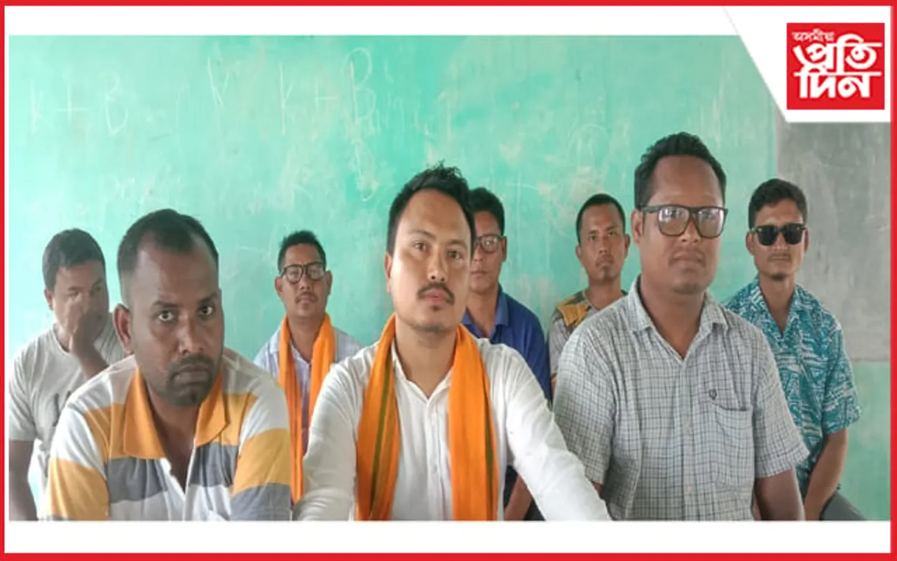 ৰজাপথাৰ উ: মা: বিদ্যালয়ৰ প্ৰধান শিক্ষকৰ বিৰুদ্ধে অনিয়মৰ অভিযোগ...