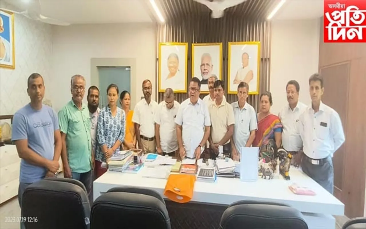 শিক্ষামন্ত্ৰীৰ লগত বৈঠক  সন্তোষজনক বুলি মন্তব্য শিক্ষক-কৰ্মচাৰী ঐক্যমঞ্চৰ