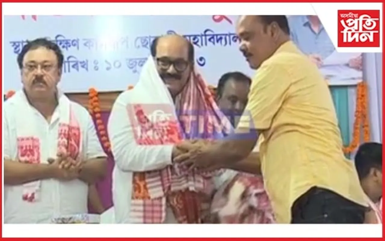 মিৰ্জাত সাদিন-প্ৰতিদিন গোষ্ঠীৰ স্বত্বাধিকাৰ তথা অসমীয়া প্ৰতিদিনৰ সম্পাদক জয়ন্ত বৰুৱাক  বিপুল সম্বৰ্ধনা...