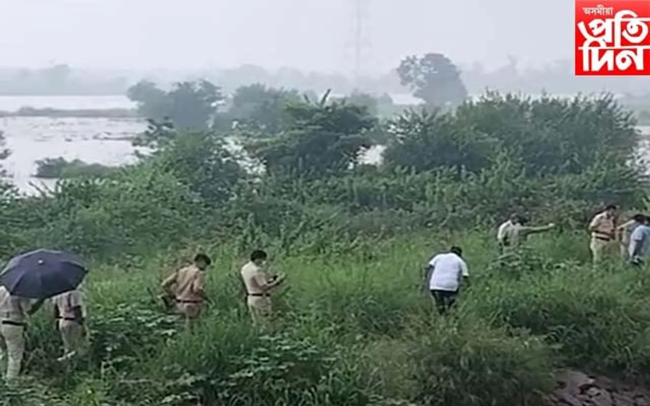 ফ্লাইঅভাৰৰ তলত টুকুৰা-টুকুৰ অৱস্থাত মহিলাৰ মৃতদেহ উদ্ধাৰ, আৰক্ষীৰ তদন্ত আৰম্ভ