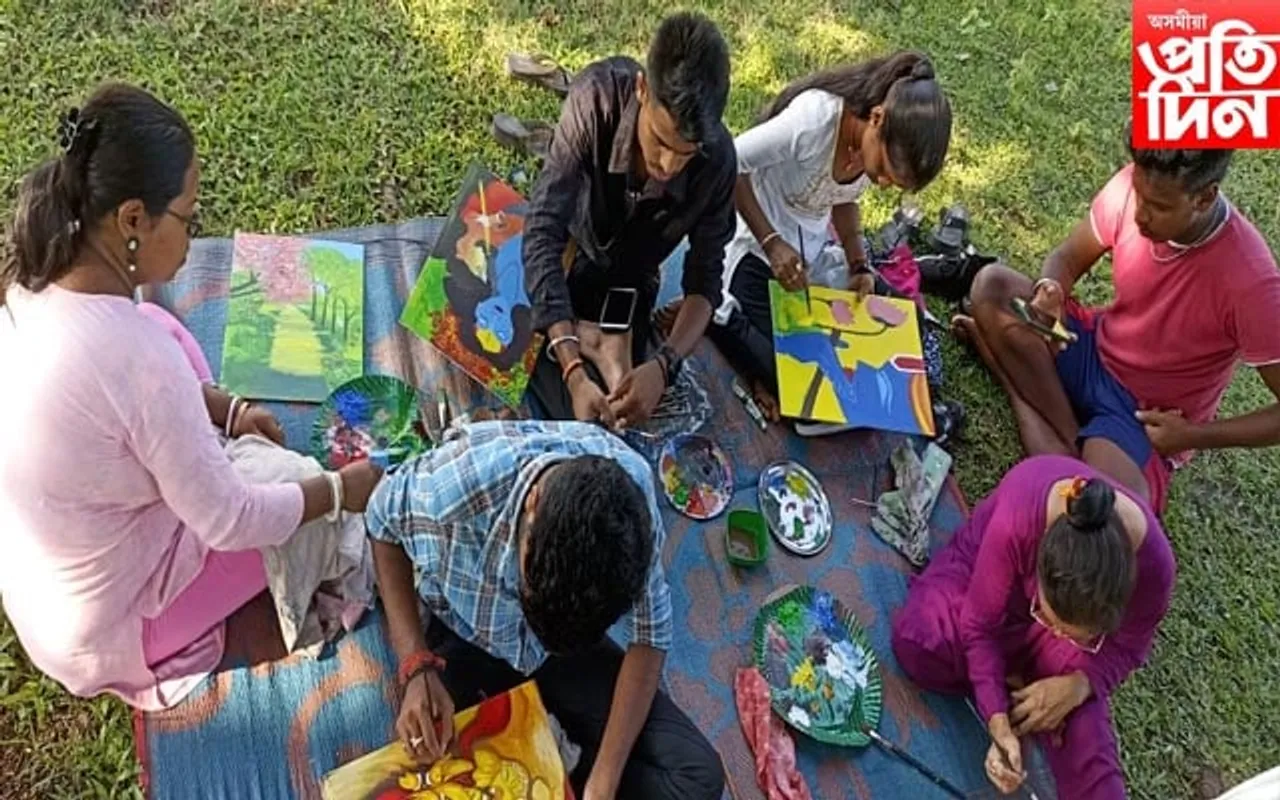 কলিয়াবৰৰ সেউজীয়া পাহাৰৰ টিলাত এদল শিল্পীৰ ’বৰ্ণিল কেনভাচ’...