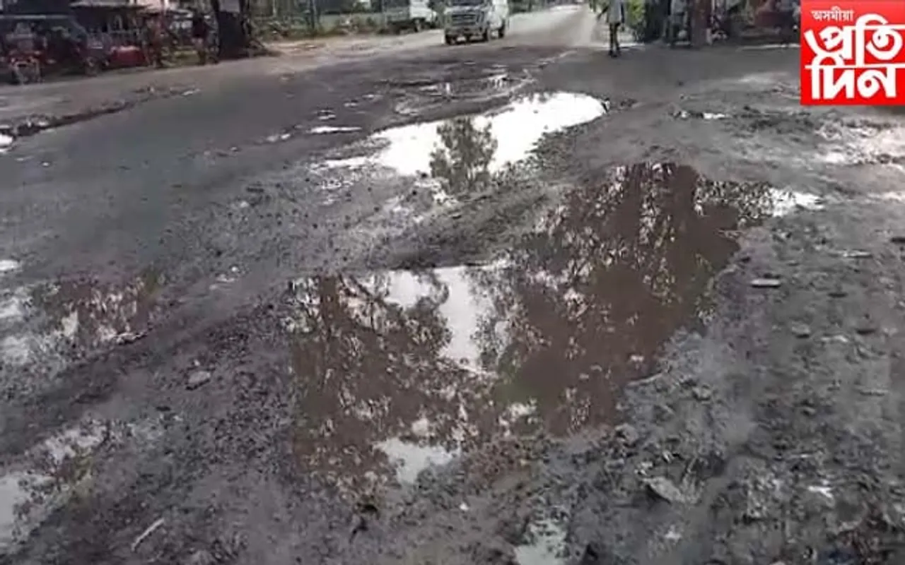 মৰণফান্দত পৰিণত হৈছে ওৰাং-ৰৌতা সংযোগী ৰাষ্ট্ৰীয় ঘাইপথ