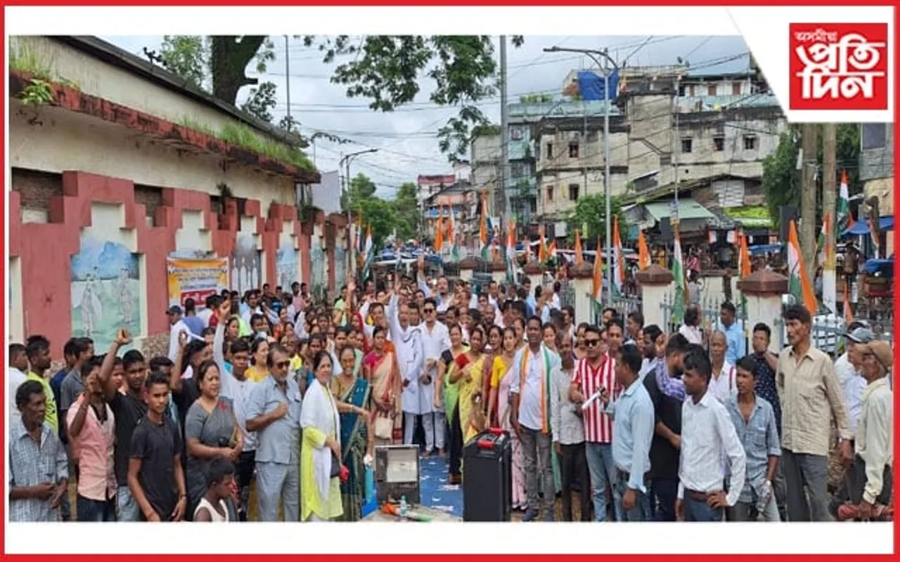 আকাশলংঘী মূল্যবৃদ্ধিৰ বিৰুদ্ধে তিনিচুকীয়া জিলা কংগ্ৰেছৰ উত্তাল প্ৰতিবাদ