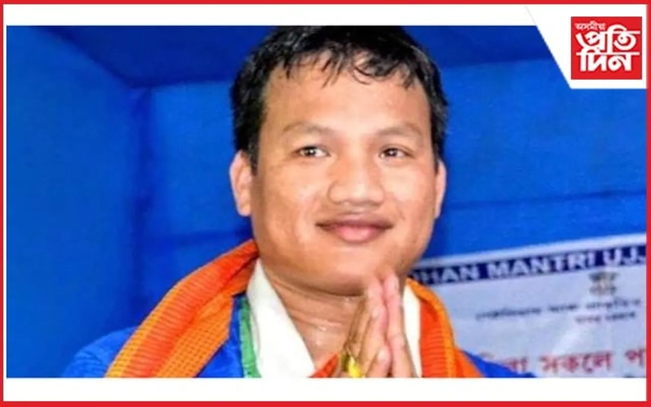 দেবুলাল গাৰ্লোছাৰ বিৰুদ্ধে ব্য়ৱস্থা গ্ৰহণৰ দাবীত ৰাজীৱ ভৱনত কংগ্ৰেছৰ ধৰ্ণা কাৰ্যসূচী