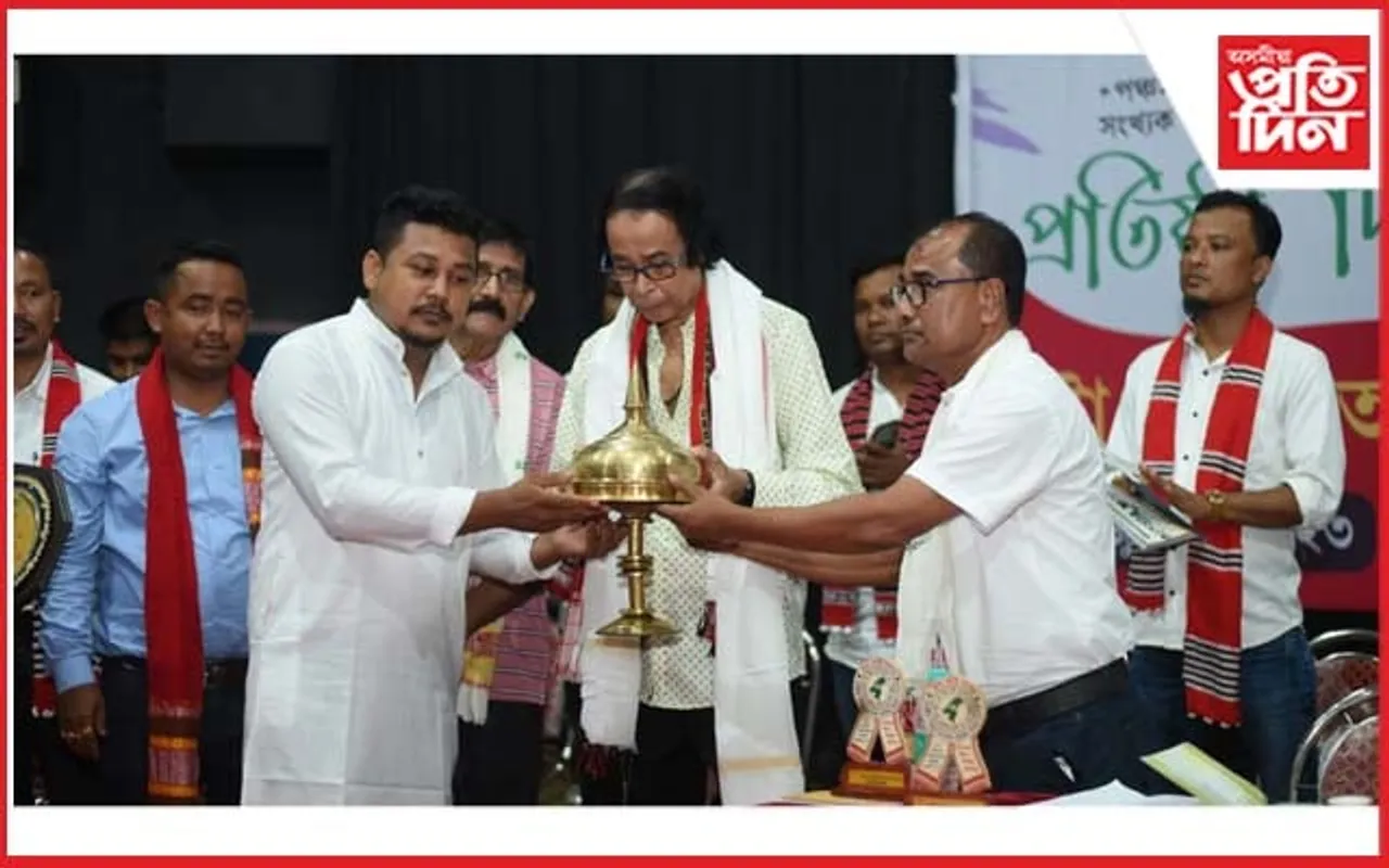 জাতীয়তাবাদী যুৱ ছাত্ৰ পৰিষদ প্ৰতিষ্ঠা দিৱসঃ শিল্পী দ্বীপেন বৰুৱালৈ 'উদ্দীপনা বটাঁ'...