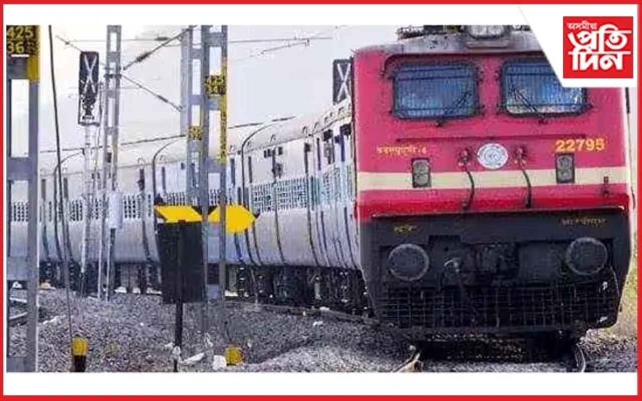যাত্ৰীবাহী ৰে'লৰ ভিতৰত দুই মহিলাৰ চৰ-ভুকু,চুলিয়াচুলি 