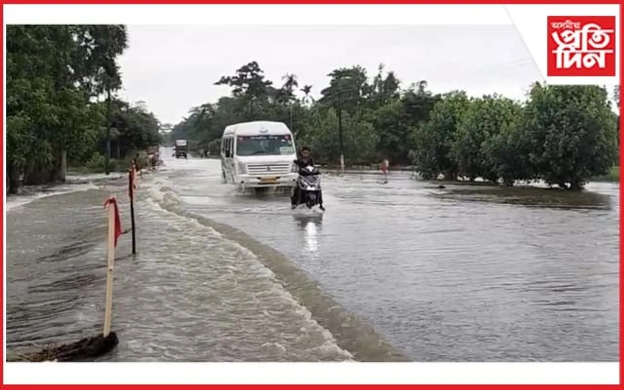 ১৫ নং ৰাষ্ট্ৰীয় ঘাইপথৰ ওপৰেদি বৈছে জীয়াঢলৰ পানী...