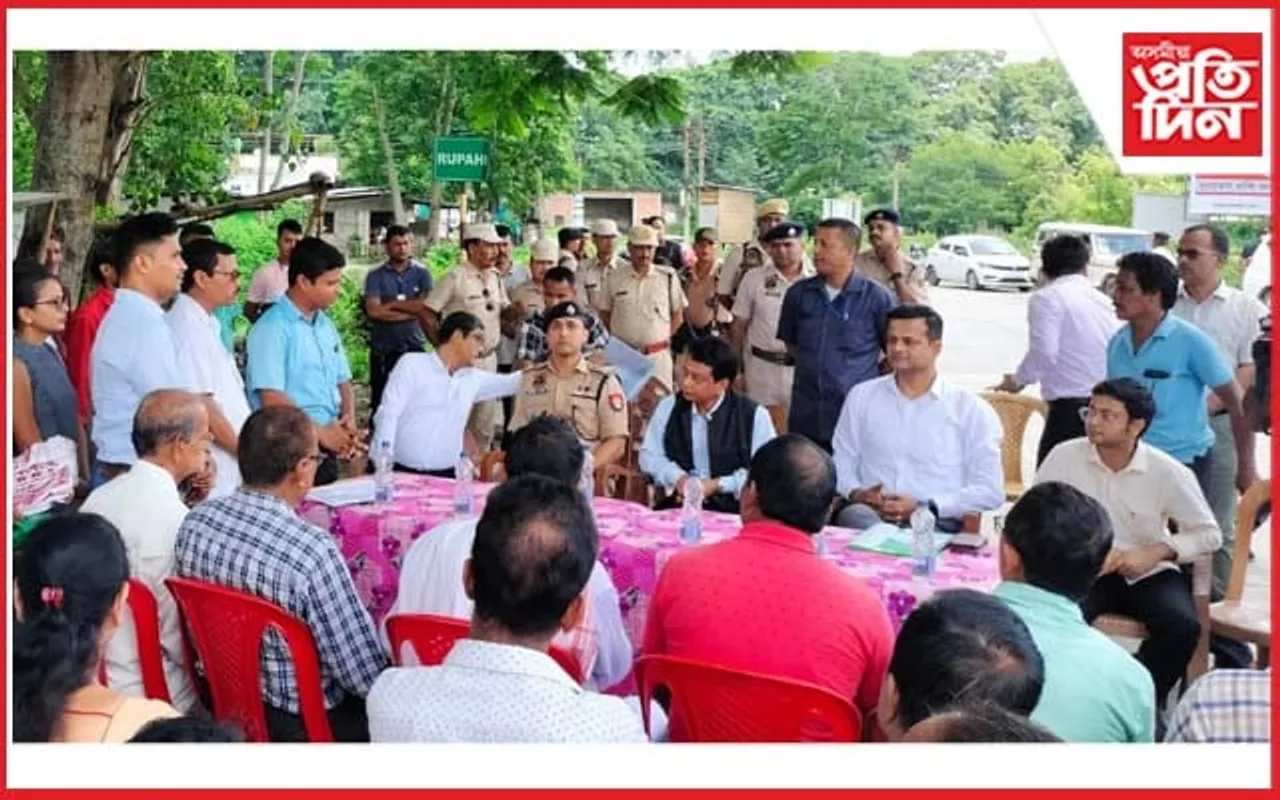 উৰিয়াগাঁৱত বিভিন্ন সমস্যা সন্দৰ্ভত মুখ্য সচিব পৱন কুমাৰ বৰঠাকুৰৰ দল, সংগঠনৰে আলোচনা...