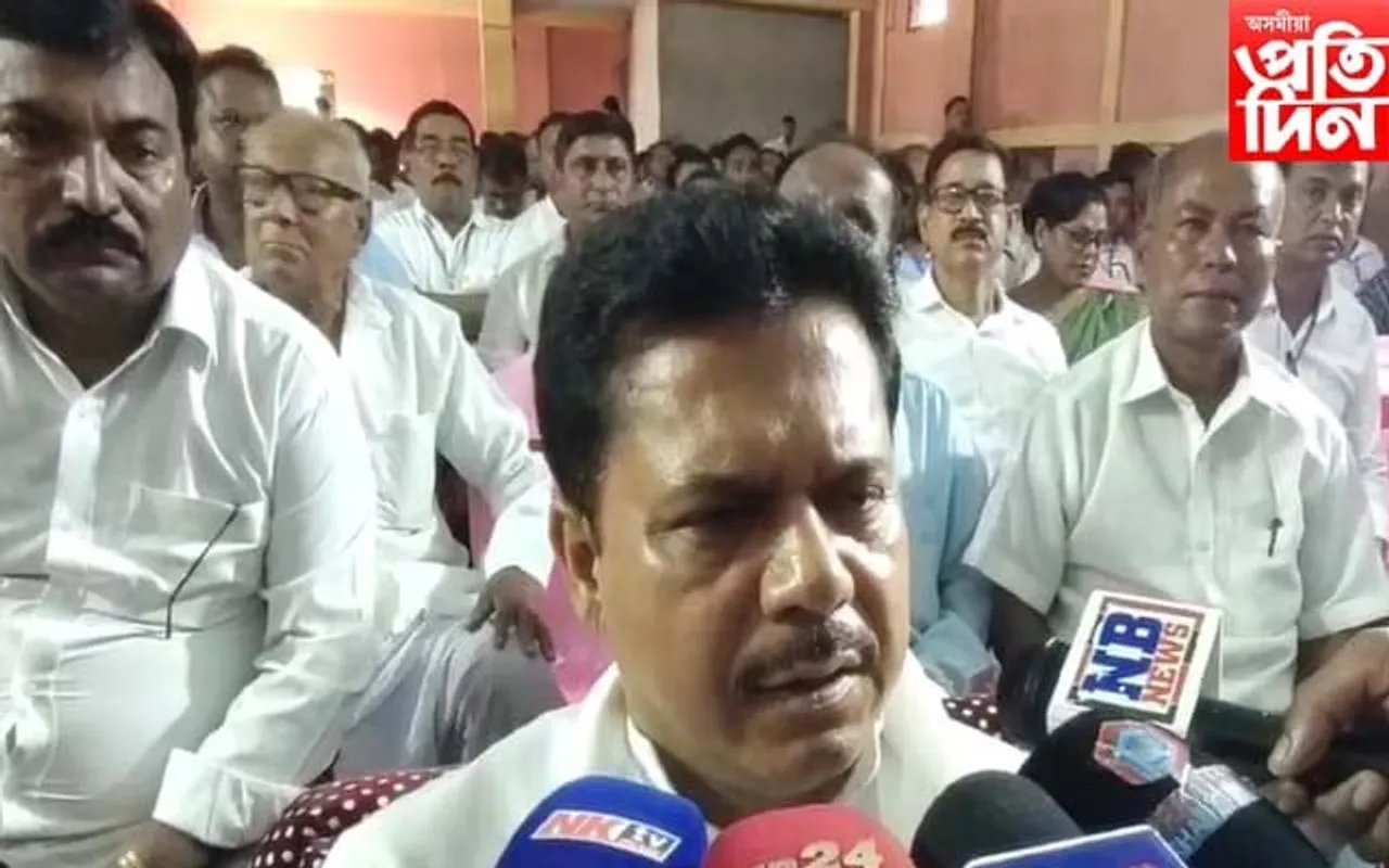  মনজিৎ মহন্তলৈ শেষ শ্ৰদ্ধা  প্ৰদেশ কংগ্ৰেছৰ সভাপতি ভূপেন বৰাৰ