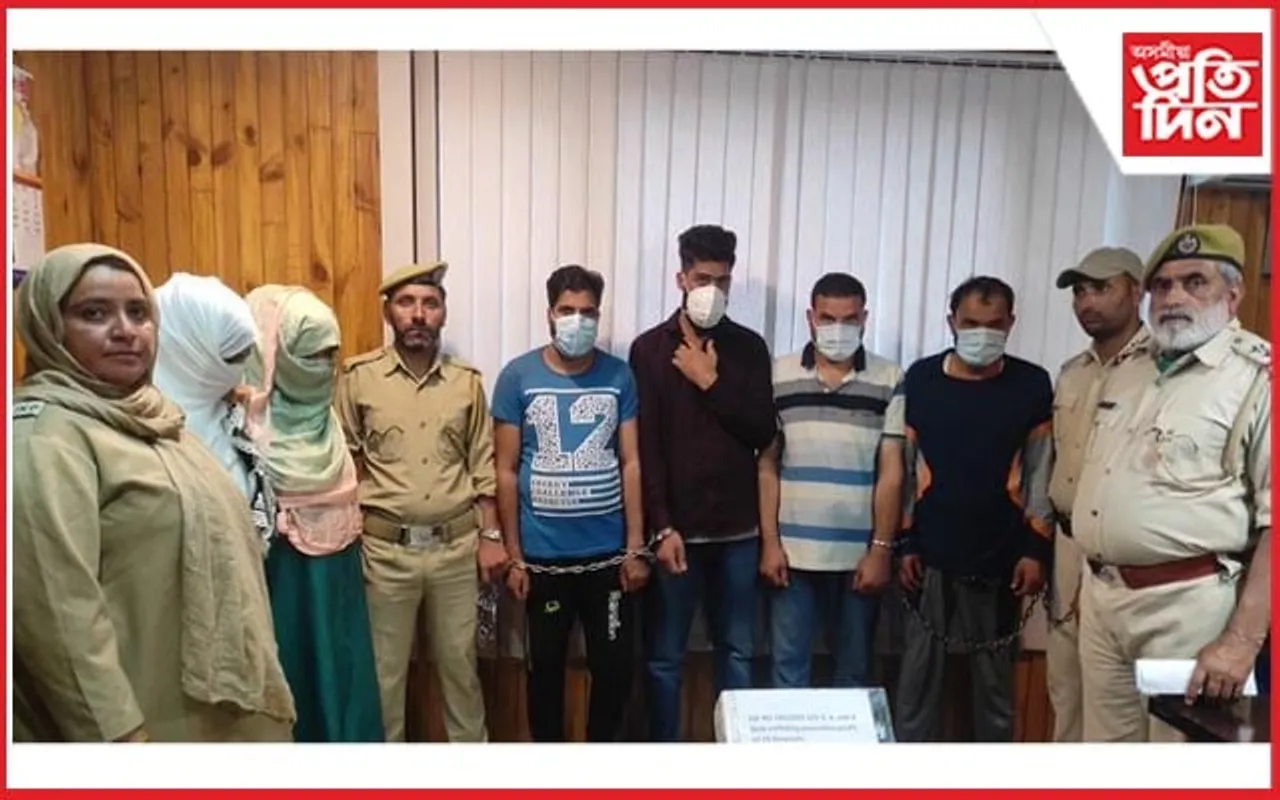 দেহ ব্যৱসায়ী চক্ৰ উৎখাত : দুই মহিলাসহ গ্ৰেপ্তাৰ ৬ জন