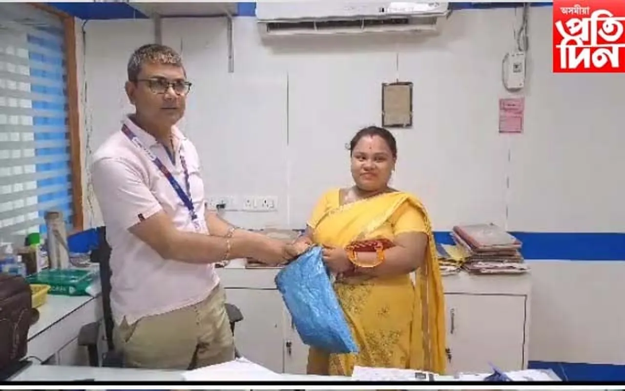 সততাৰ আন এক নিদৰ্শন ময়ূৰী গোহাঁই দাস, ATM ত পোৱা ৯০০০ টকা দিলে ঘূৰাই...