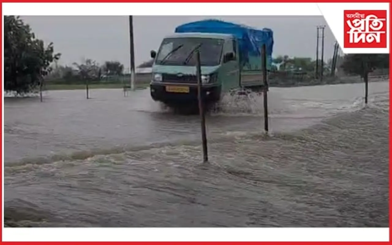 ধেমাজি ১৫ নং ৰাষ্ট্ৰীয়  ঘাই পথত জীয়াঢলৰ বাঢ়নি পানীৰ  তাণ্ডৱ