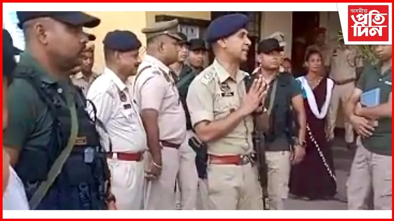 ঢকুৱাখনাত এছ পি আনন্দ মিশ্ৰৰ অভিযানত জব্দ শতাধিক বাইক...