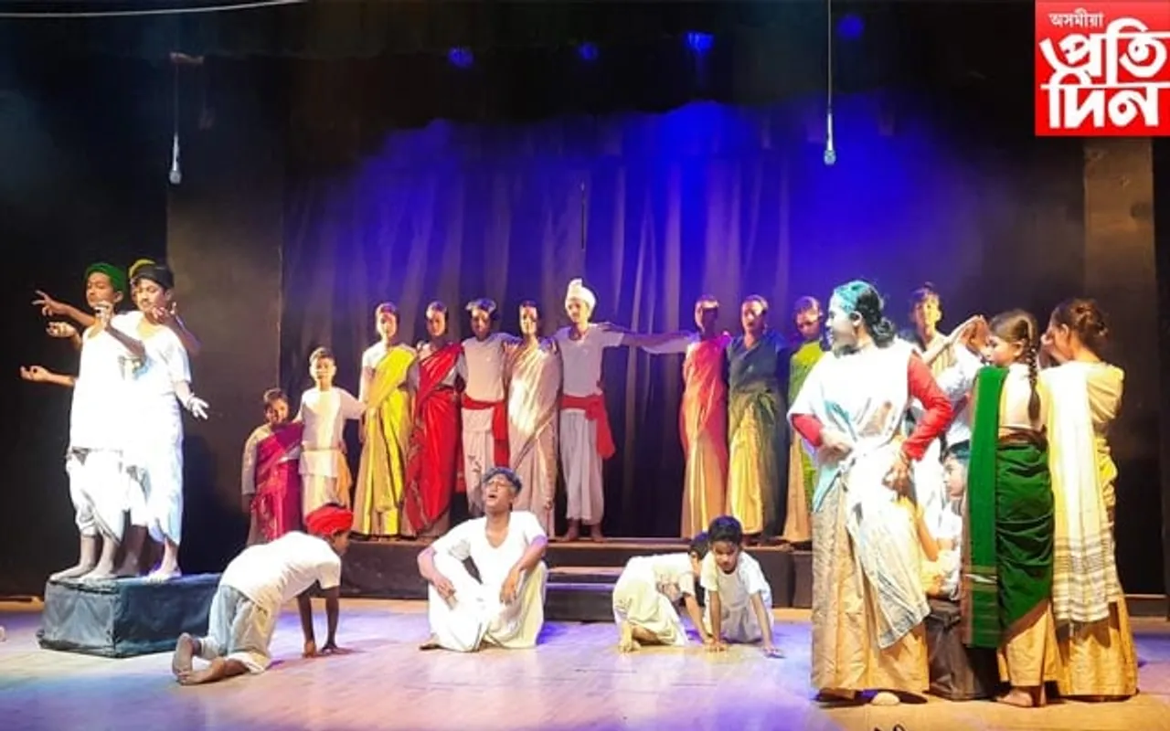 শিৱসাগৰত সদৌ অসম শিশুনাট সমাৰোহঃ শিশুৰ অভিনয়ে মোহিছে নাট্যপ্ৰেমীক