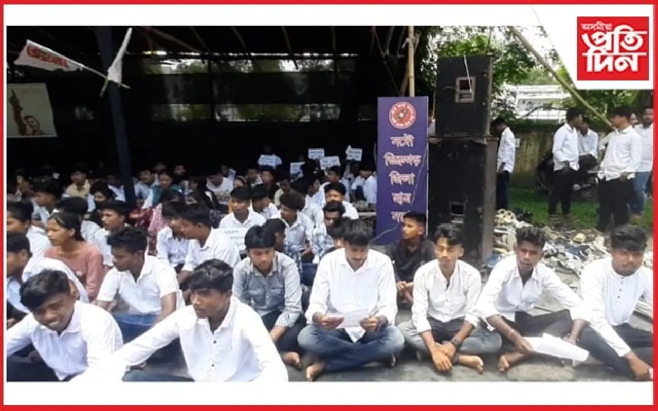 নামৰূপ সাৰ কাৰখানা বন্ধ কৰাৰ বিৰোধিতাৰে ডিব্ৰুগড় জিলা ছাত্ৰ সন্থাৰ প্ৰতিবাদ