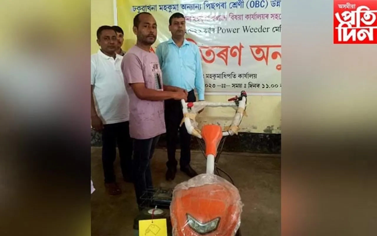 ঢকুৱাখনাত অন্যান্য পিছপৰা শ্ৰেণী উন্নয়ন ব'ৰ্ডৰ সামগ্ৰী বিতৰণ...