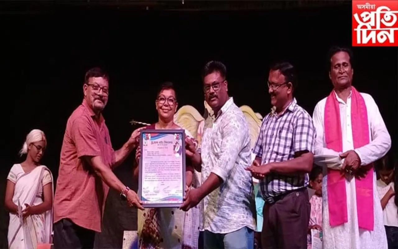 মোবাইল ফোন এক ভয়ংকৰ যন্ত্ৰ হৈ পৰিছেঃ নাট্য শিল্পী চিমি গোস্বামী