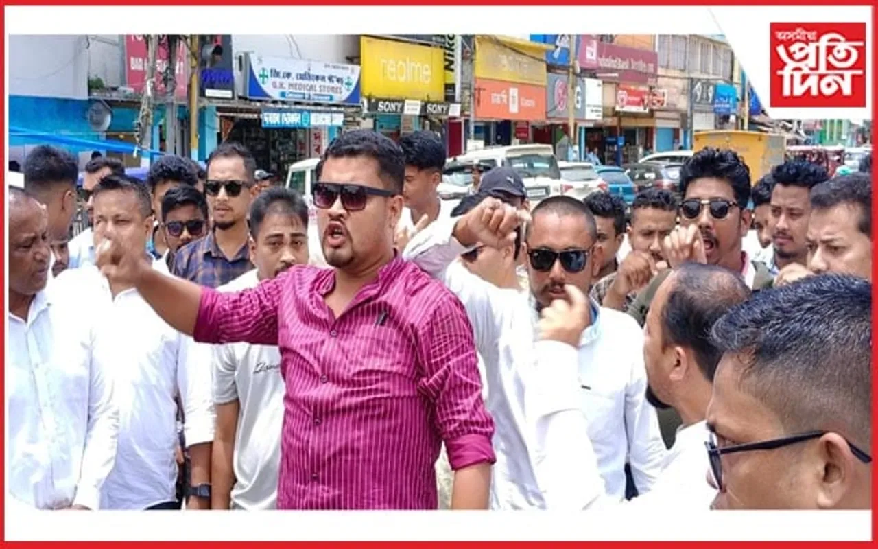 বাইক ৰেলীৰে শিৱসাগৰত 'উজনি অসম সমষ্টি সুৰক্ষা সমিতি'ৰ প্ৰতিবাদ