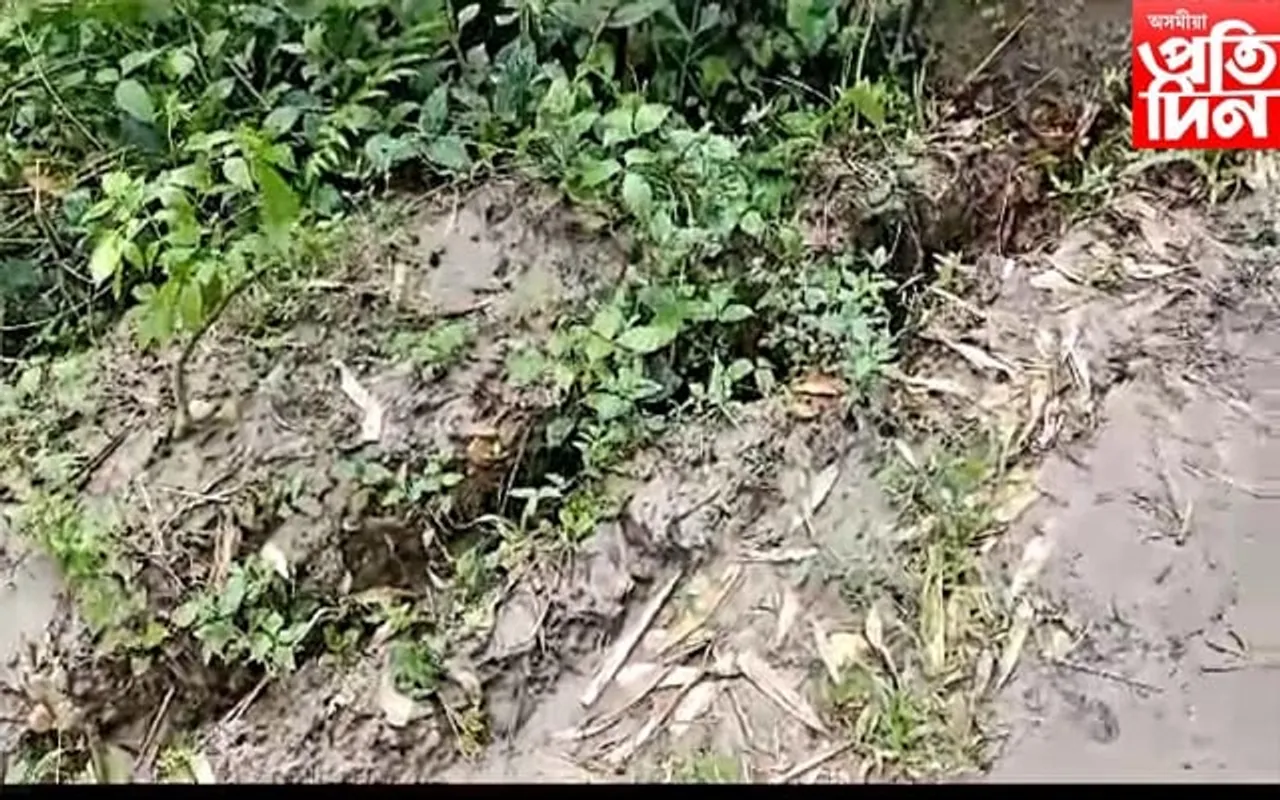 ঘিলামৰাত জলজীৱন আঁচনি সৃষ্ট গাঁতে মাতিছে বিপদ