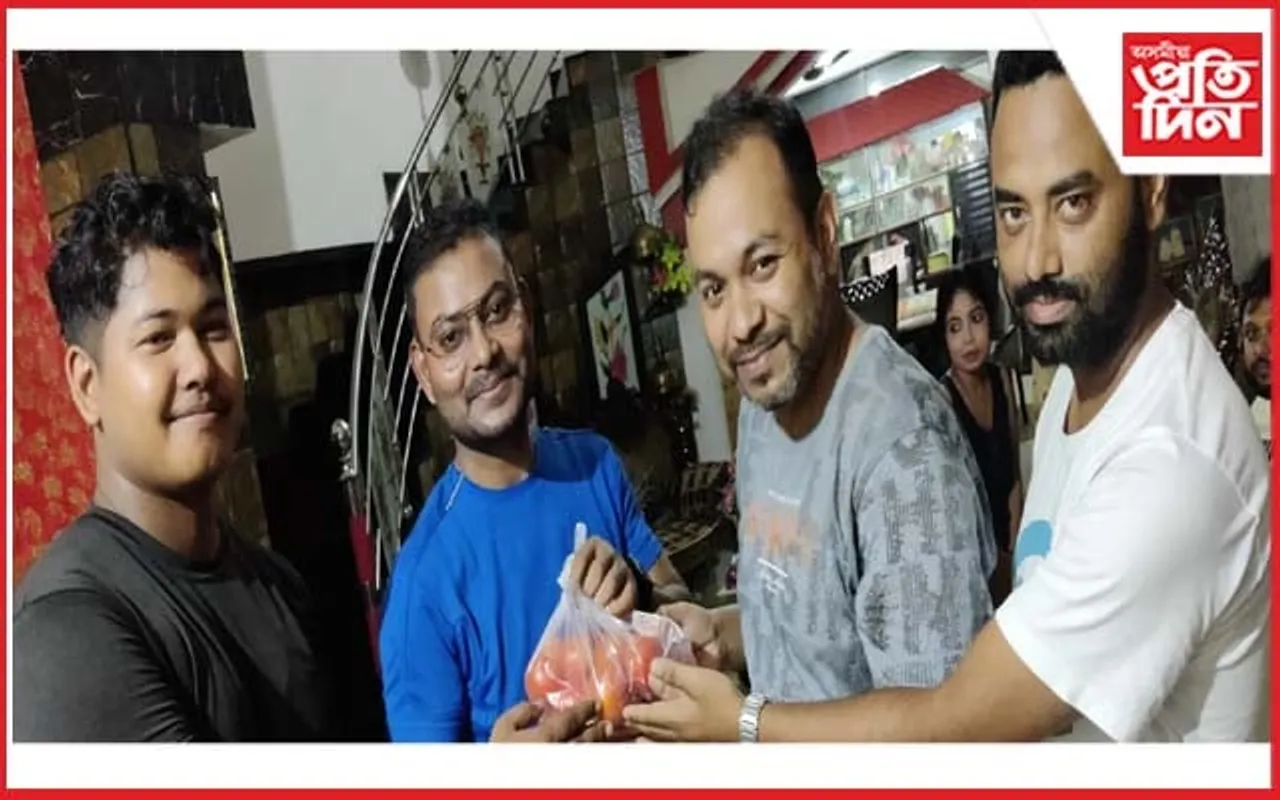 বন্ধুৰ জন্মদিনত বিলাহী উপহাৰ...