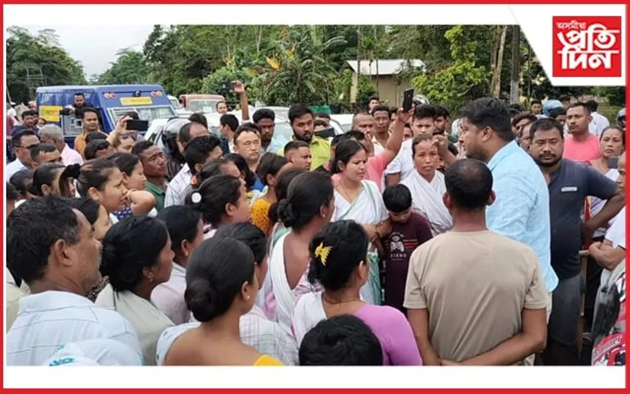 ধেমাজিত বন্যাৰ্তৰ পথ অৱৰোধ কাৰ্যসূচী : আৱদ্ধ শ শ বাহন