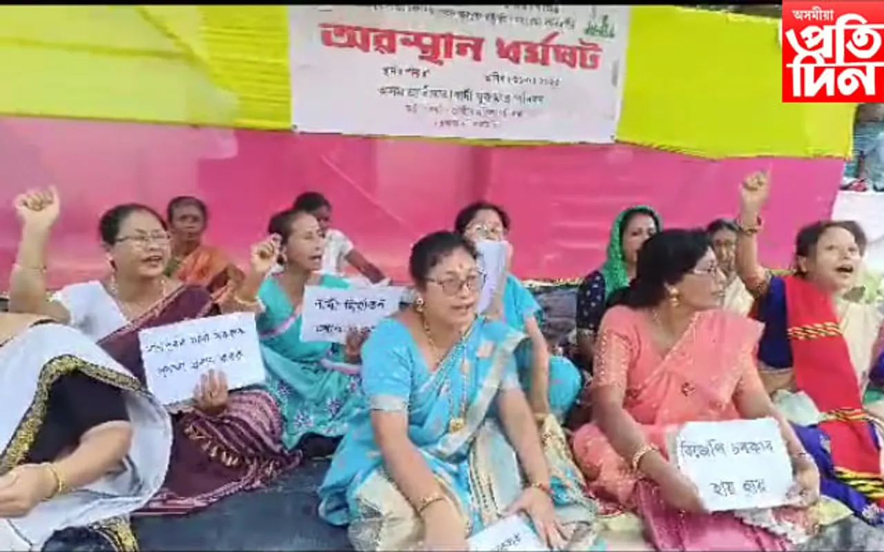 মণিপুৰ ঘটনাৰ প্ৰতিবাদত লাকুৱা কঁপালে জাতীয় মহিলা পৰিষদে