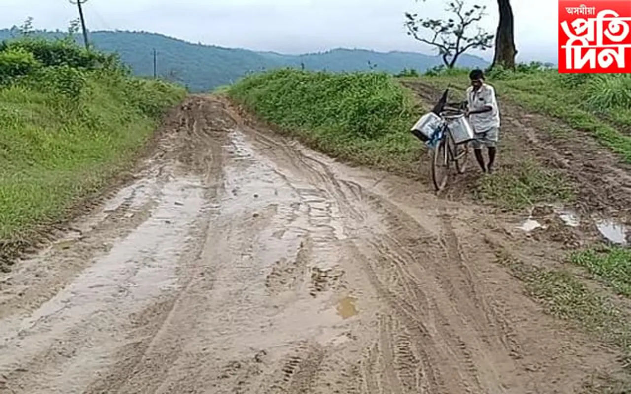 অতুল বৰাৰ গৃহ সমষ্টিৰ দুৰ্দশাঃ যাতায়তৰ সমস্যাত ভাৰাক্ৰান্ত ৫ শতাধিক শ্ৰমিক পৰিয়াল