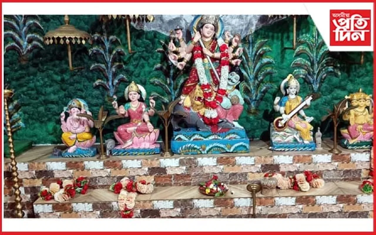 মানকাচৰৰ কালী মন্দিৰত চুৰিঃ ৪ টা ৰূপৰ মুকুটসহ লুটিলে দানপাত্ৰৰ ধন...