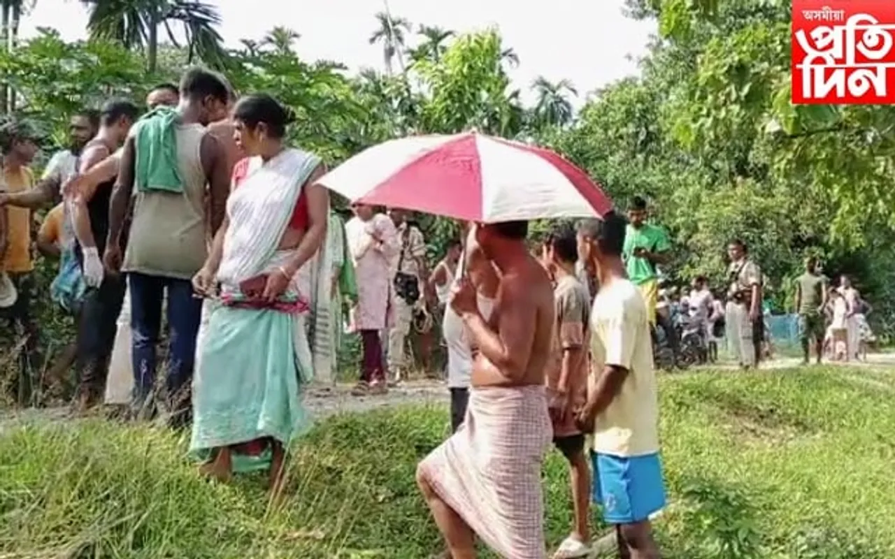 চলন্ত ৰে'লৰ পৰা পৰি এজন লোকৰ মৃত্যু 