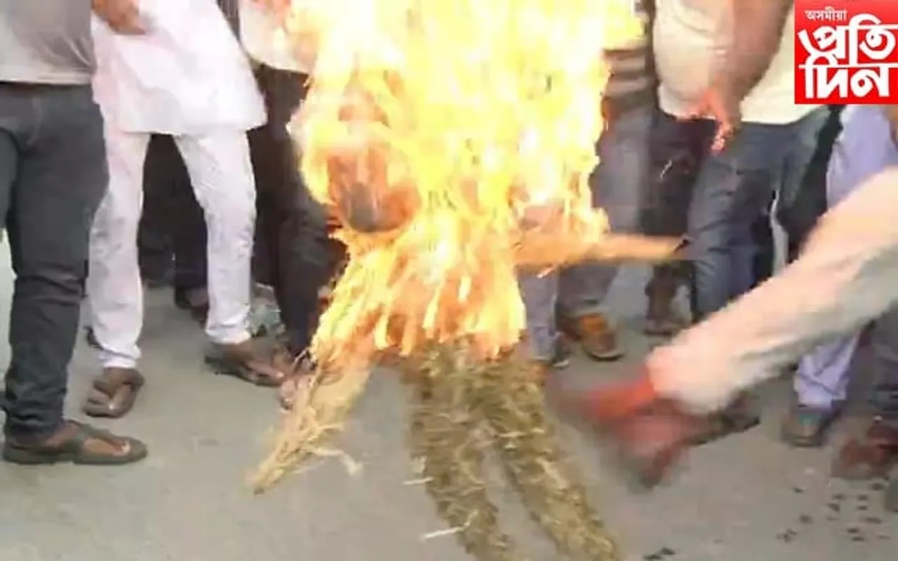 নগাঁৱত যুৱ কংগ্ৰেছৰ প্ৰতিবাদ