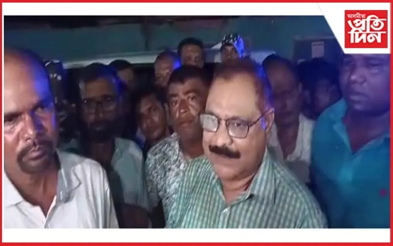 বিধ্বস্ত পথত ক্ষোভিত ৰাইজে খোজকঢ়ালে বিধায়কক