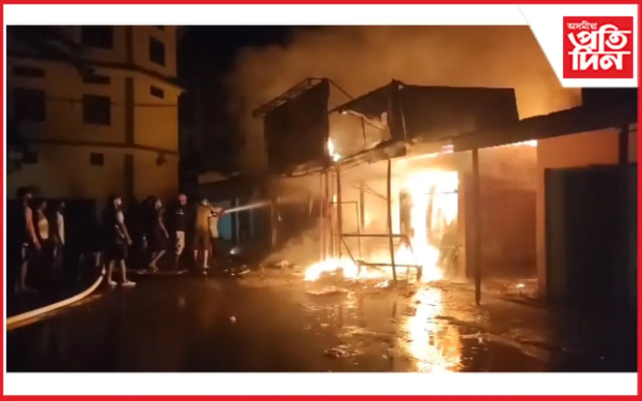 তিতাবৰত বিধ্বংসী অগ্নিকাণ্ড : ৫ খনকৈ দোকান ভস্মীভূত