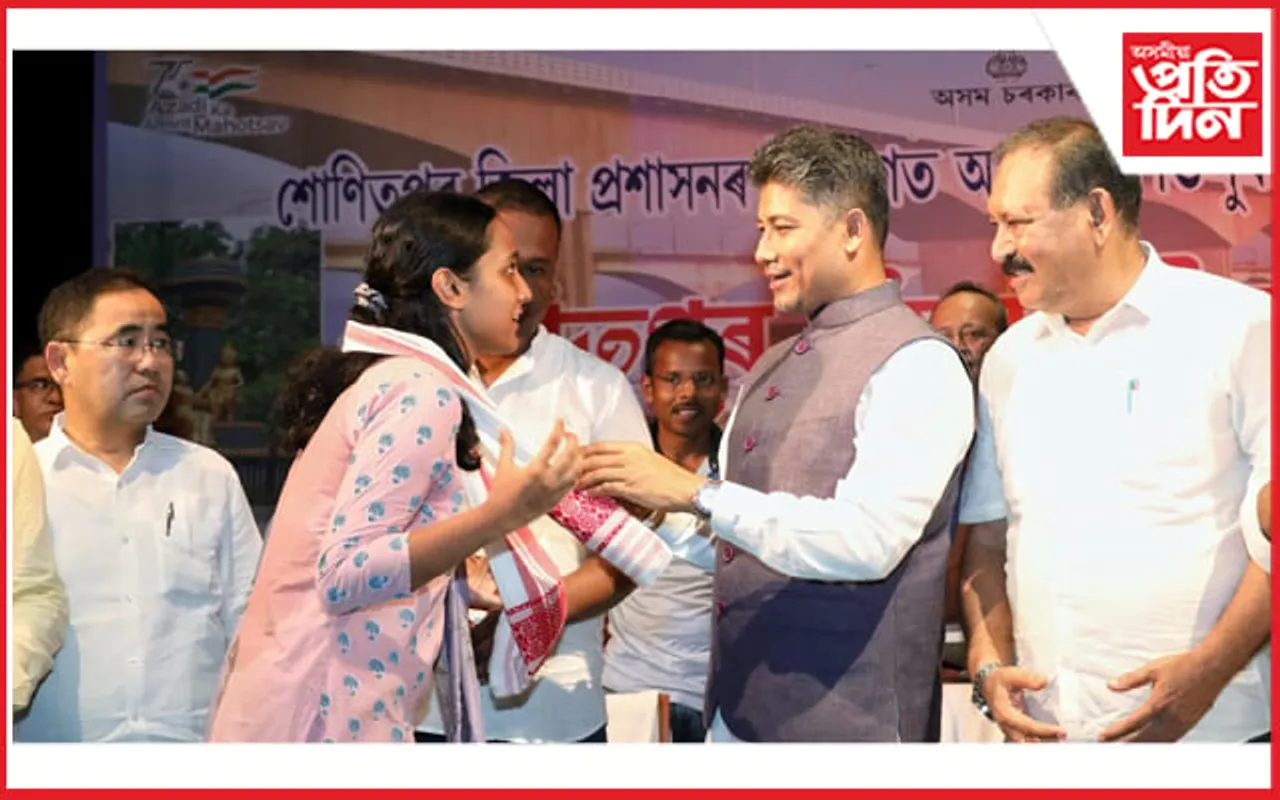 শোণিতপুৰ জিলা দিৱসৰ কাৰ্যসূচীত মন্ত্ৰী পীযুষ হাজৰীকা