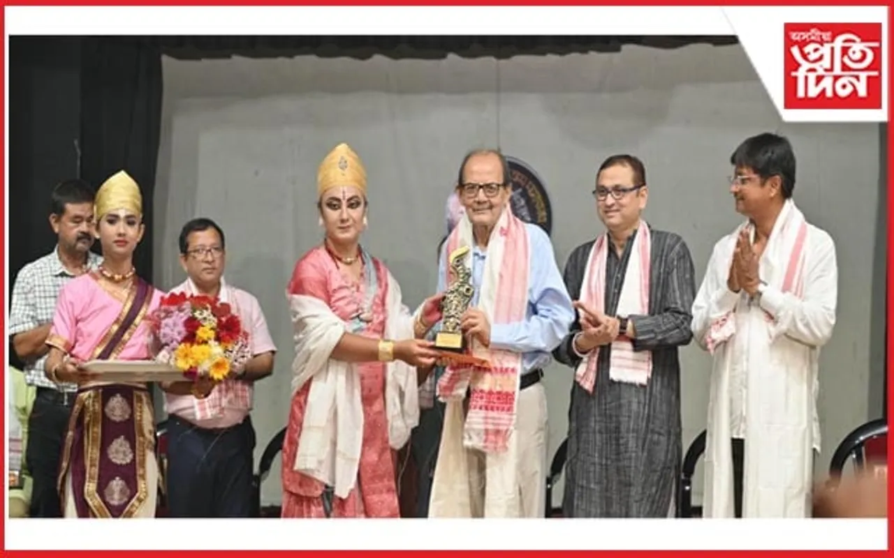 শিৱসাগৰত বিষ্ণু খাৰঘৰীয়াক “অভিজ্ঞানম কলা সৌৰভ বঁটা-২০২৩” প্ৰদান