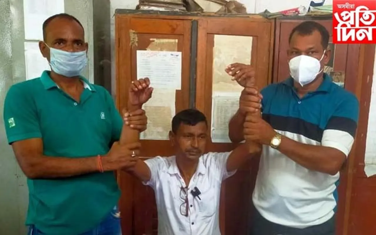 ঘোচ লৈ গ্ৰেপ্তাৰ গহপুৰ ৰাজহ চক্রৰ লাট মণ্ডল