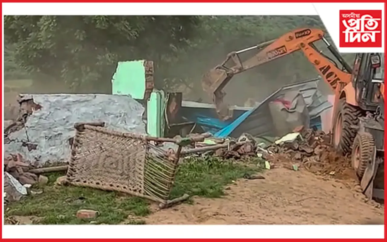 নুমুৱা নাই হাৰিয়ানাৰ হিংসাত্মক জুই ! বেদখলকাৰীৰ বাসগৃহত অব্যাহত বুলড'জাৰৰ আঁচোৰ
