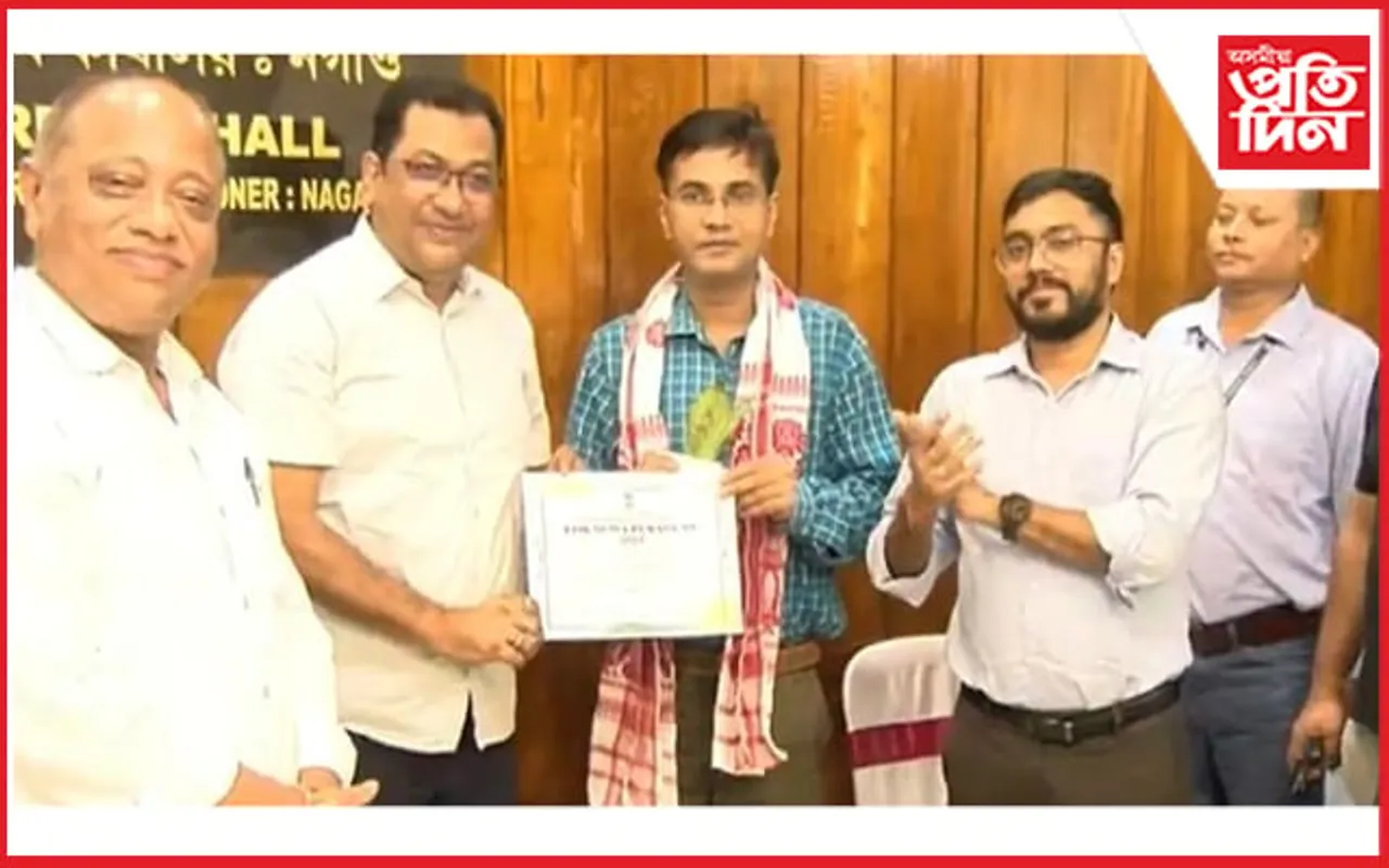 নগাঁৱতো লোককল্যাণ দিৱসঃ আয়ুক্ত কাৰ্যালয়ৰ ২ কৰ্মচাৰীক লোকসেৱাৰ পুৰস্কাৰ